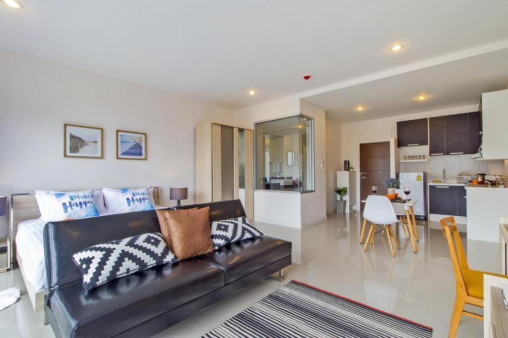 Chic Condo By Resava Karon Luaran gambar