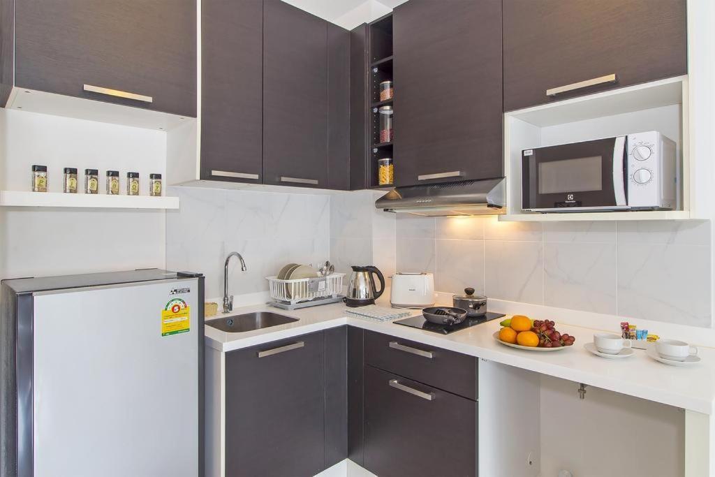 Chic Condo By Resava Karon Luaran gambar