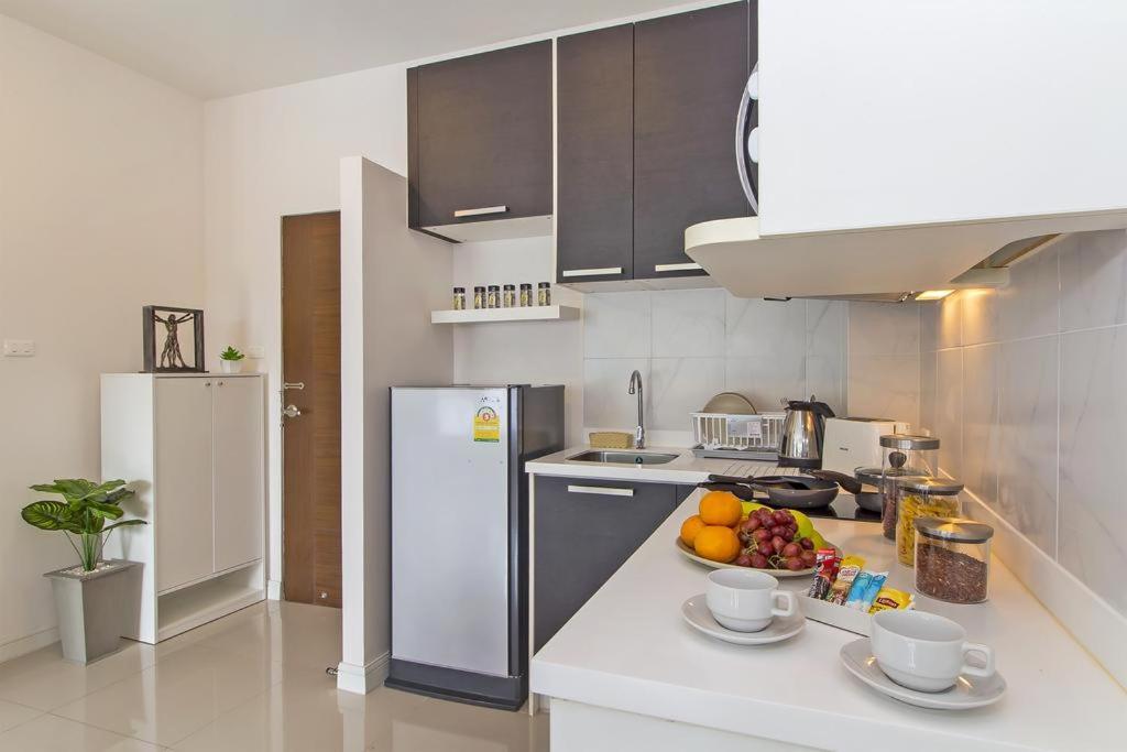 Chic Condo By Resava Karon Luaran gambar