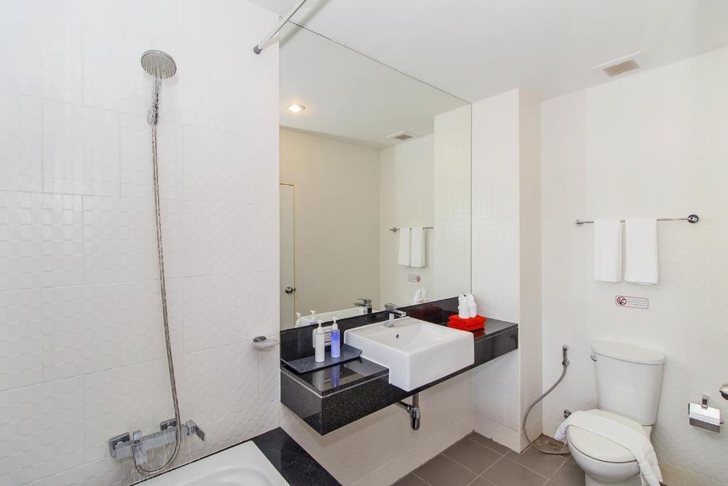 Chic Condo By Resava Karon Bilik gambar