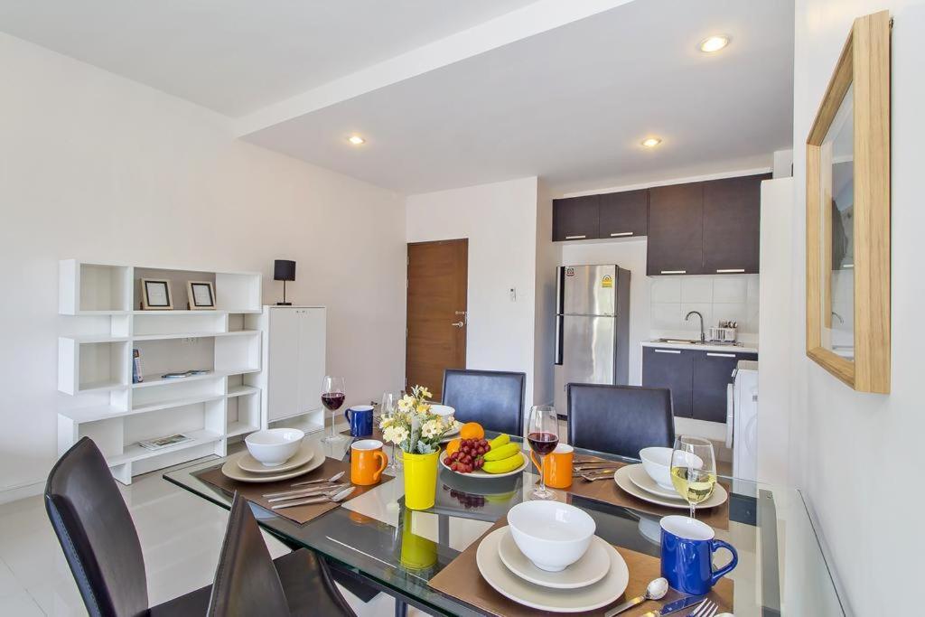 Chic Condo By Resava Karon Luaran gambar