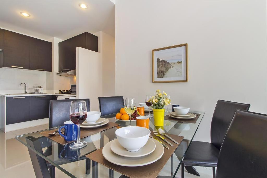 Chic Condo By Resava Karon Luaran gambar