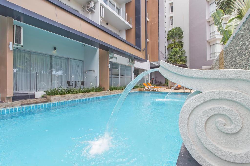 Chic Condo By Resava Karon Luaran gambar